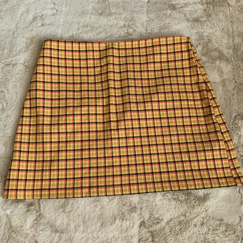 URBAN OUTFITTERS Mini Skirt Size Small - Picture 1 of 3